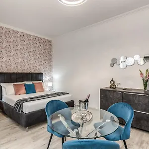  Apartment Flaminio Royal